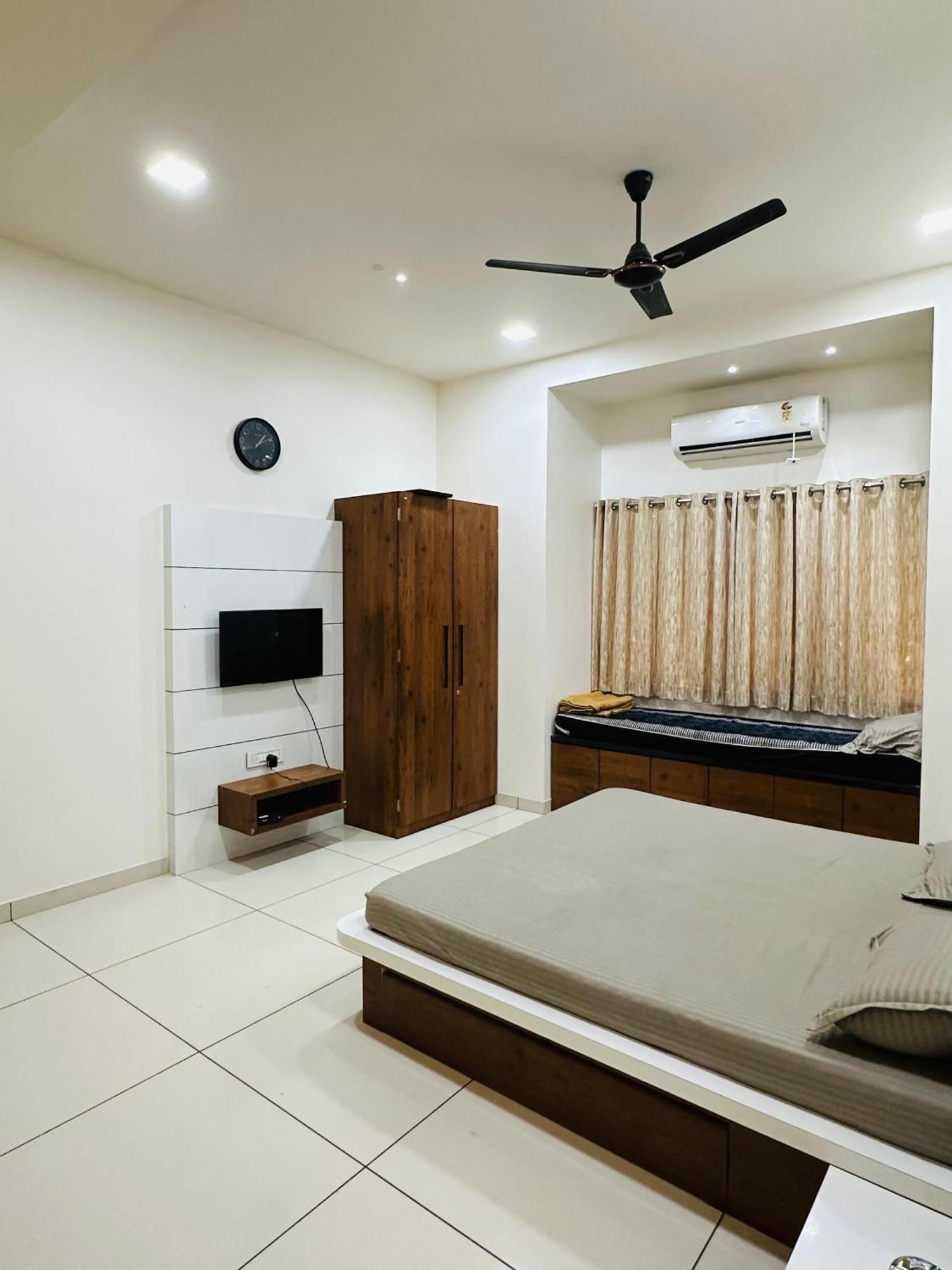 Srk Farm And Resort Anjār Exterior photo